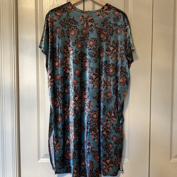 EUC Gilmour velvet floral one size open front short sleeve cardigan/kimono. - Picture 5 of 6